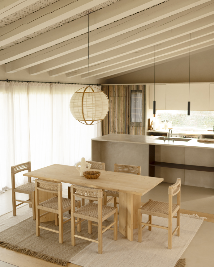 Mesa de comedor de madera maciza en tono natural de varias medidas