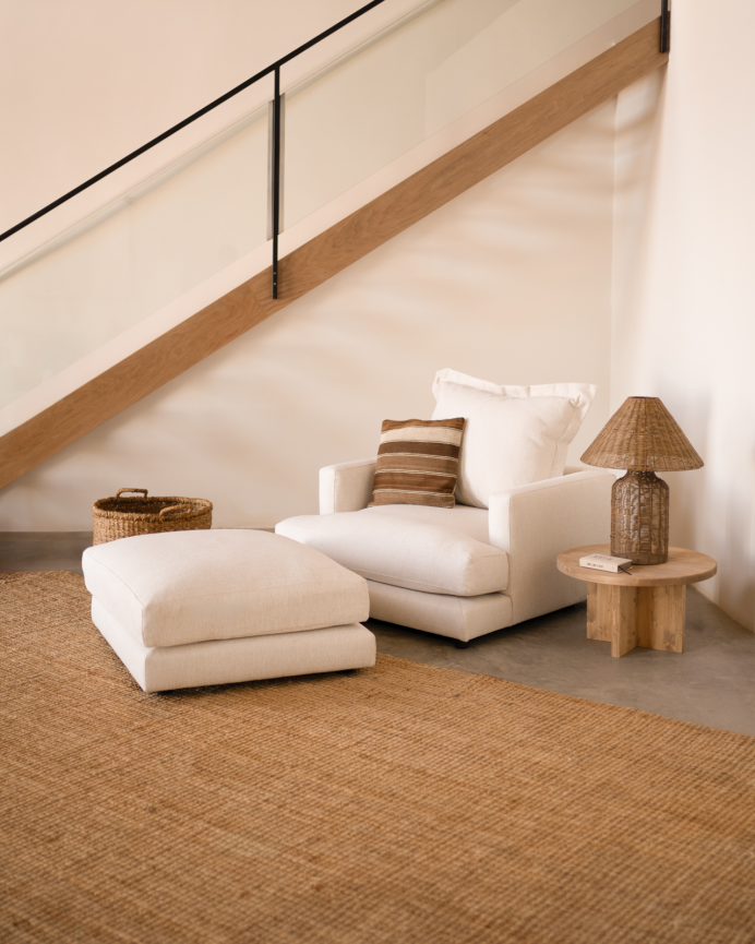 Sillón tono blanco roto de 105x106cm