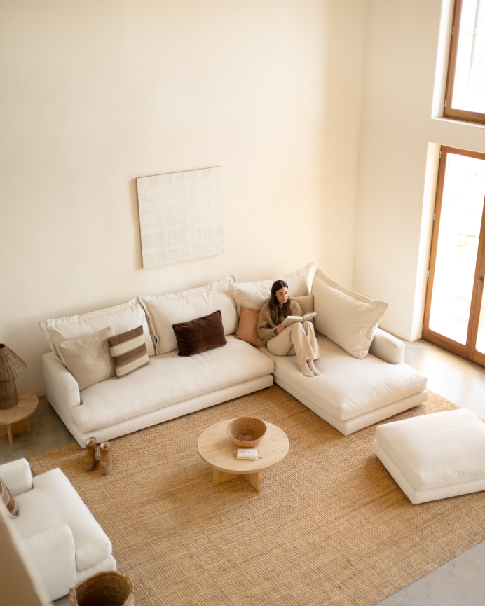 Sofá con chaise longue derecho tono blanco roto de varias medidas