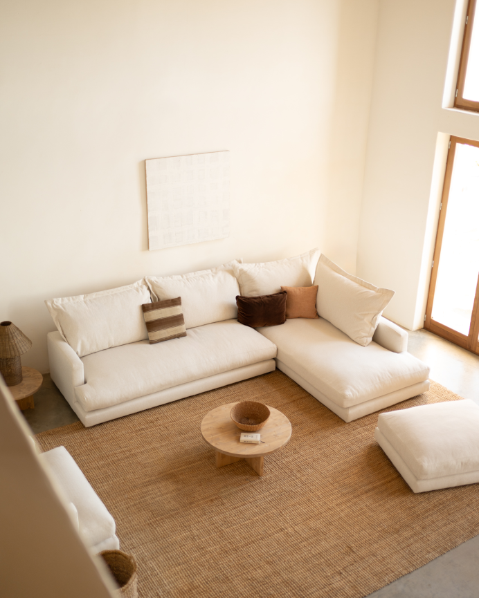 Sofá con chaise longue derecho tono blanco roto de varias medidas