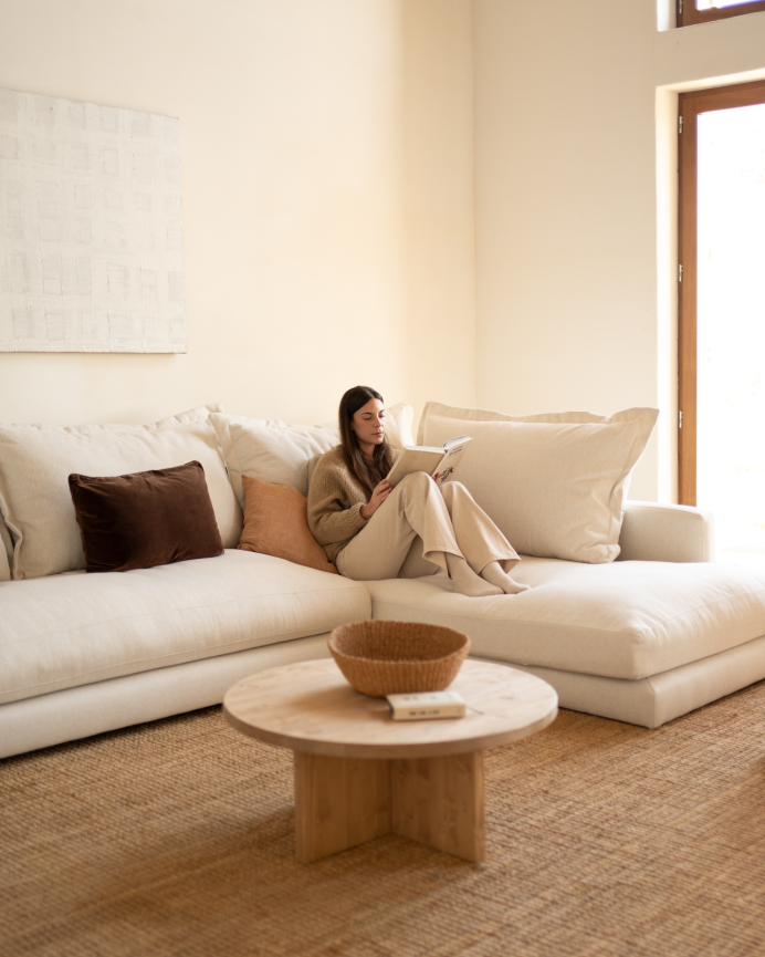 Sofá con chaise longue derecho tono blanco roto de varias medidas