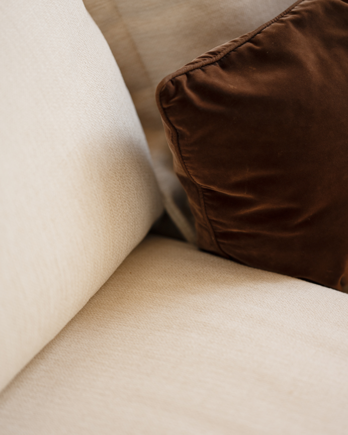 Sofá con chaise longue derecho tono blanco roto de varias medidas