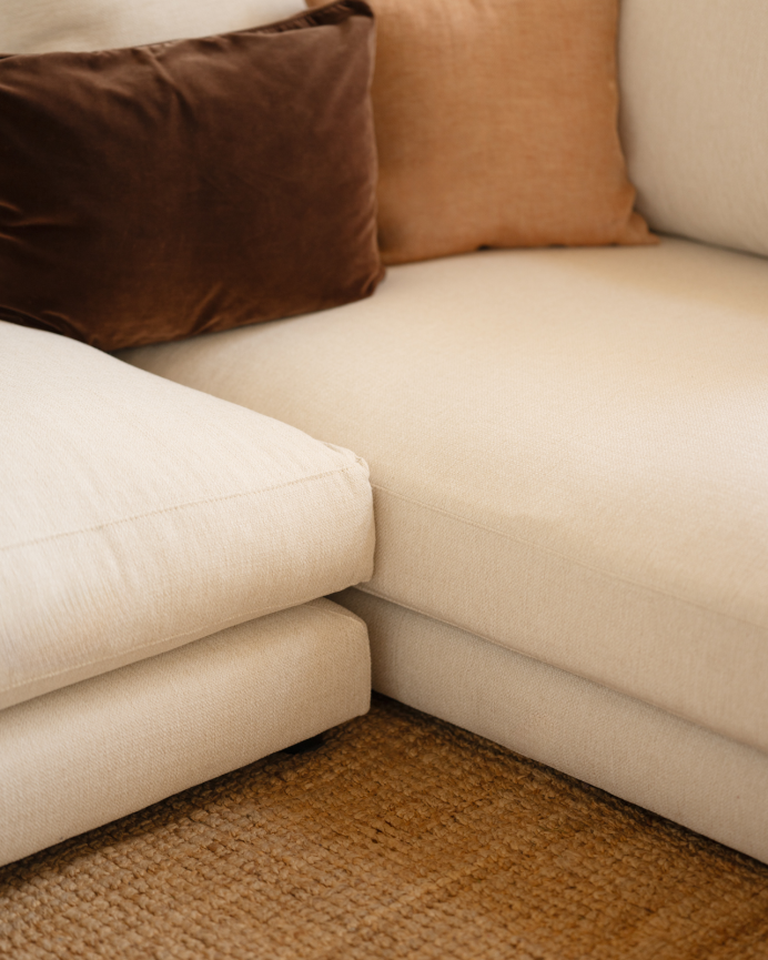Sofá con chaise longue derecho tono blanco roto de varias medidas