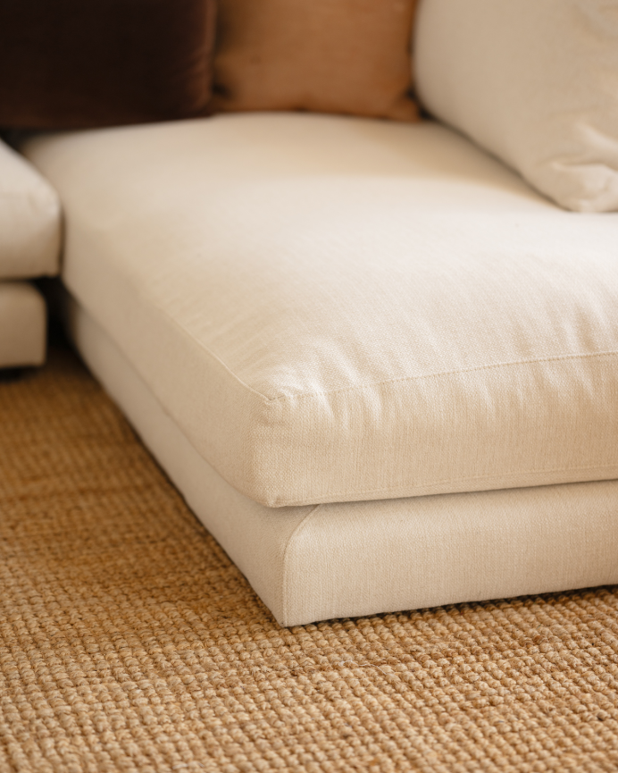 Sofá con chaise longue derecho tono blanco roto de varias medidas