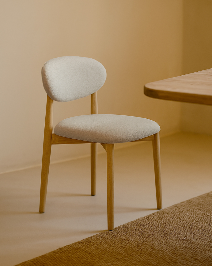 Silla de tela en tono blanco de 80,5x48,5cm