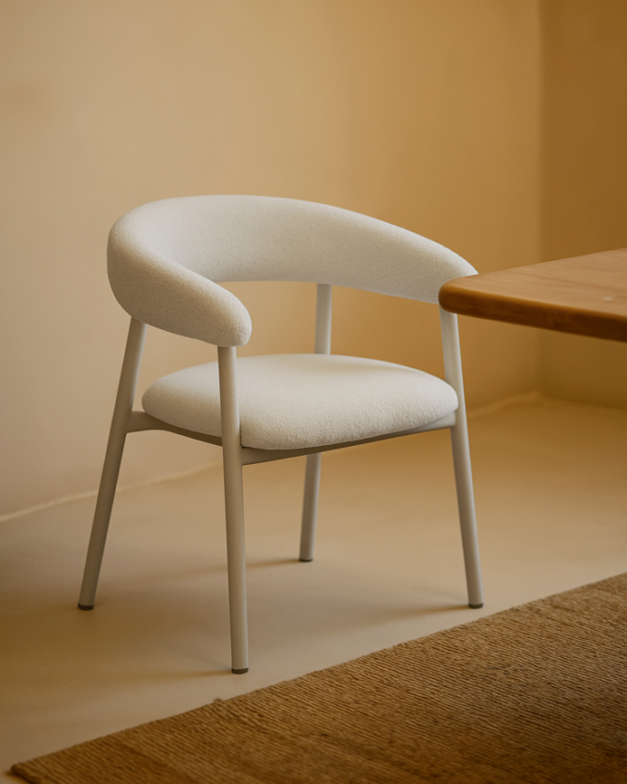 Silla de tela en tono gris de 75x58cm