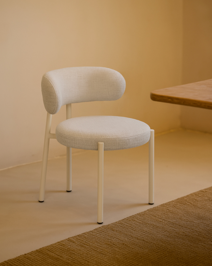 Silla de tela en tono gris de 80x50cm