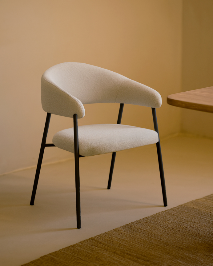 Silla de tela en tono gris de 81x58cm