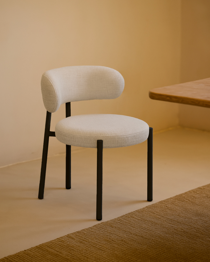 Silla de tela en tono gris de 80x50cm