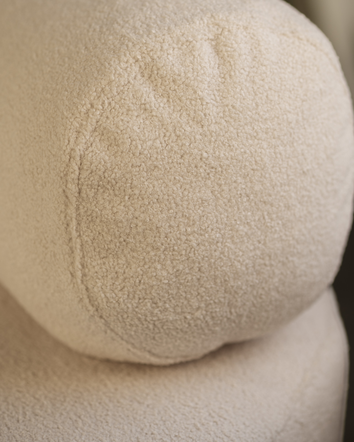 Sillón de bouclé redonda color beige de 91x71cm