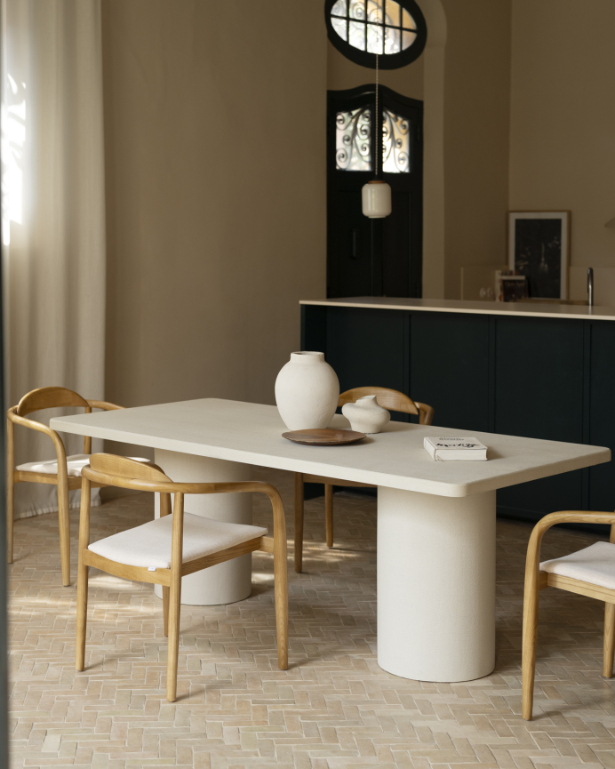 Mesa de comedor rectangular de microcemento en tono beige en varias medidas