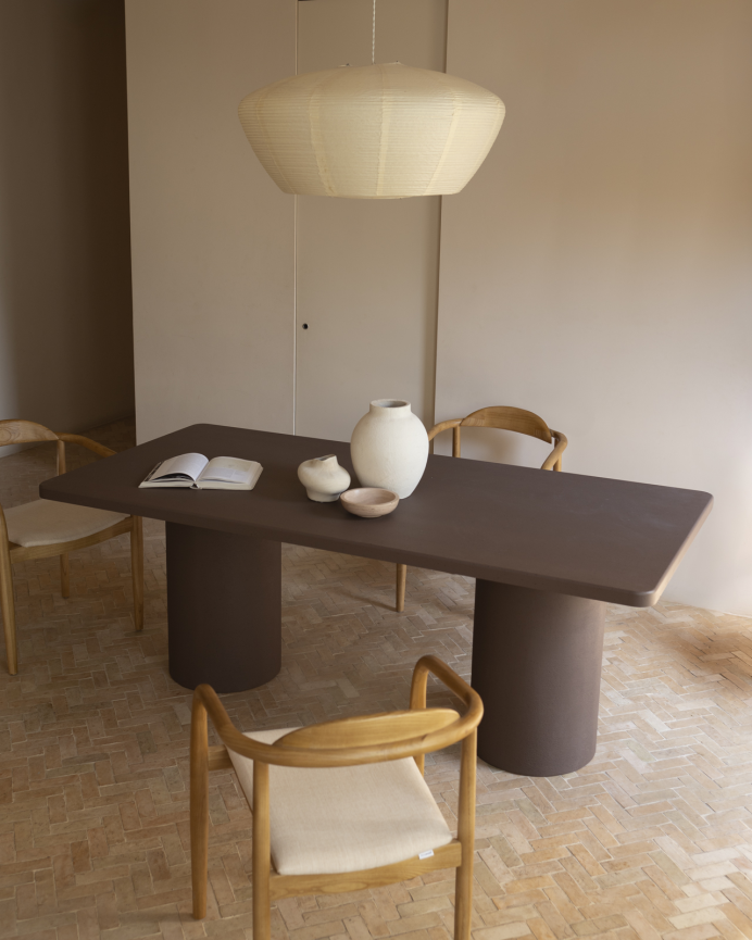 Mesa de comedor rectangular de microcemento en tono marrón en varias medidas