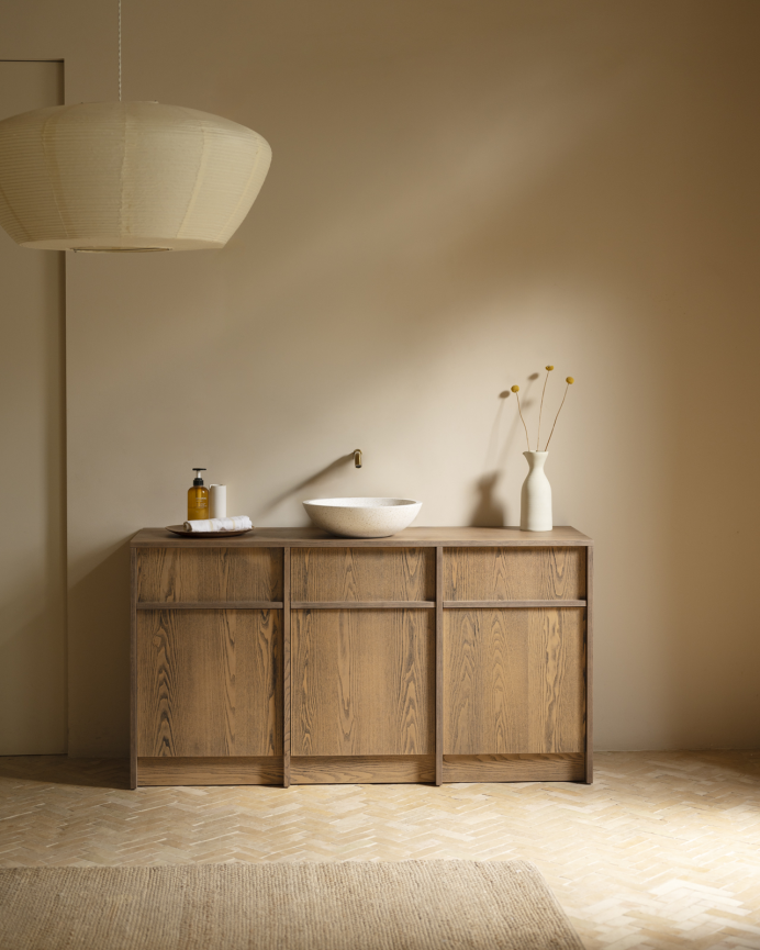 Mueble de baño de chapa de fresno natural en tono avellana
