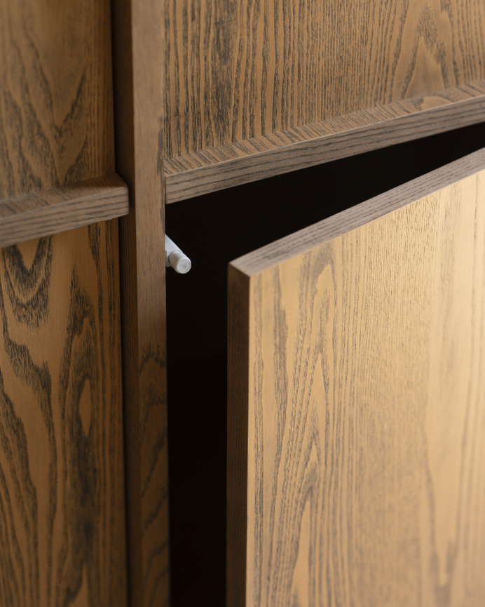 Mueble de baño de chapa de fresno natural en tono avellana