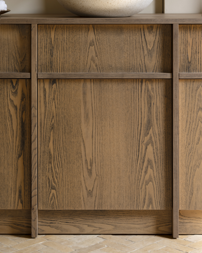 Mueble de baño de chapa de fresno natural en tono avellana