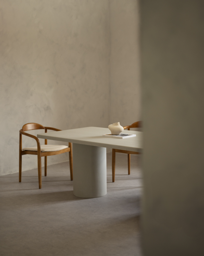 Mesa de comedor rectangular de microcemento en tono gris en varias medidas