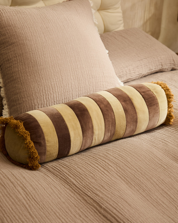 Cojín de color tierra de varias medidas
