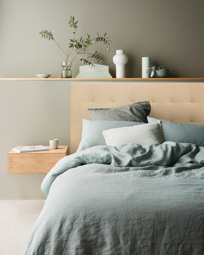 Tête de lit rembourrée en similicuir avec plis en beige de différentes tailles