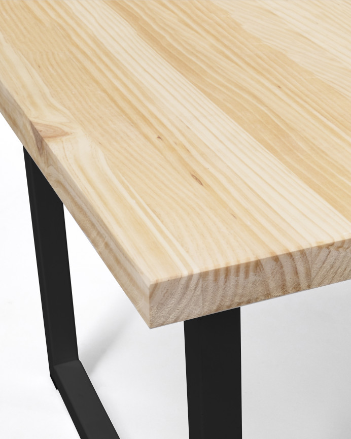 Table basse en bois massif ton naturel avec pieds en fer noir 40x100cm