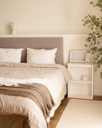 Tête de lit rembourrée en polyester lisse de couleur lavande de différentes tailles