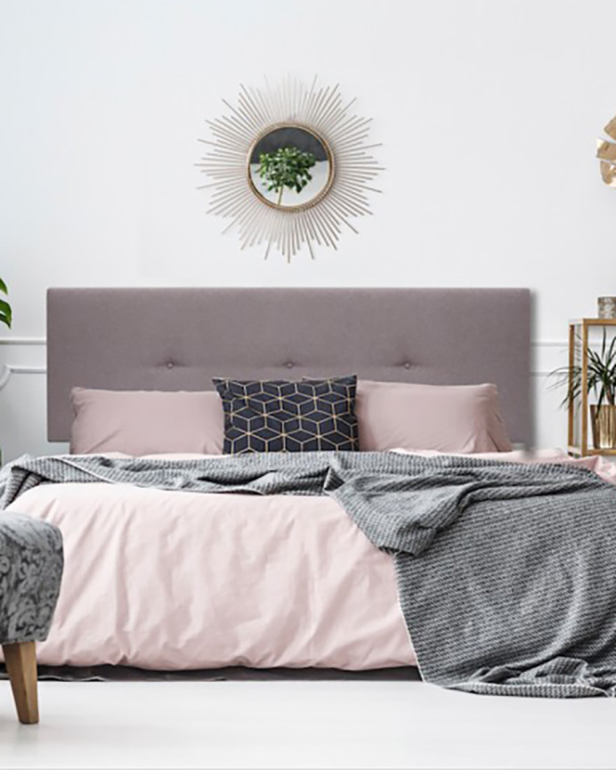 Tête de lit rembourrée en polyester avec boutons violets de différentes tailles