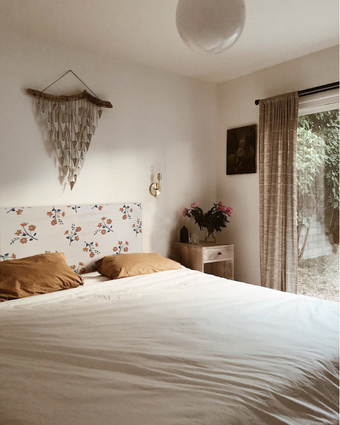 Tête de lit en bois massif imprimée avec un motif de fleurs naturels mariné en différentes tailles