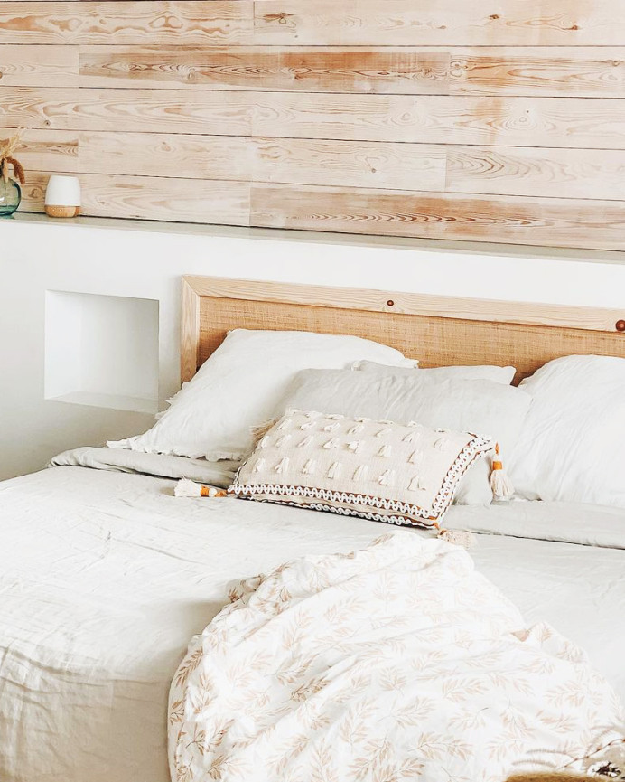 Tête de lit en bois massif et raphia ton naturel de différentes tailles