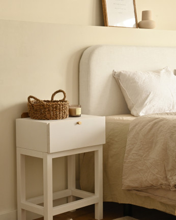 Tête de lit rembourrée horizontale avec structure en bois ton en blanc dans différentes tailles