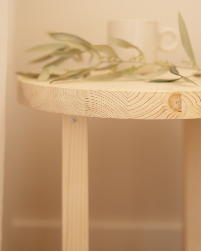 Table de chevet en bois massif ton naturel 40x35cm
