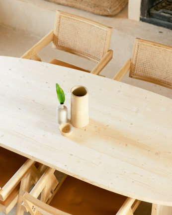 Table de salle à manger en bois massif ton naturel de différentes tailles
