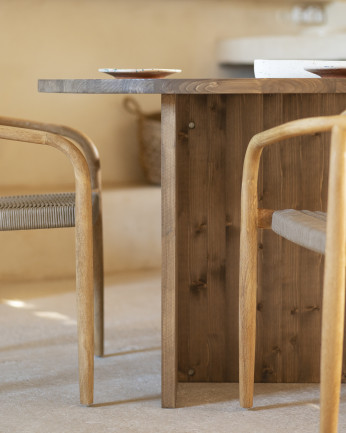 Table de salle à manger en bois massif en chêne foncé de 140 cm