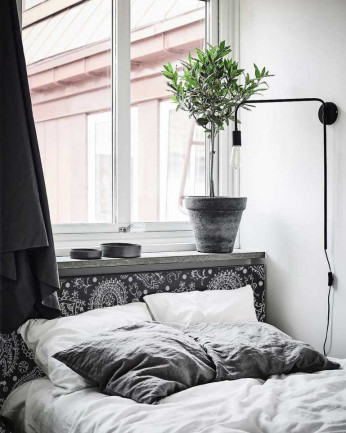 Tête de lit en bois massif imprimée du motif à rayures noirs Pasley de différentes tailles