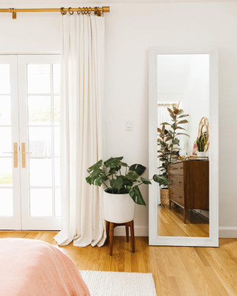 Miroir en bois blanc de différentes tailles