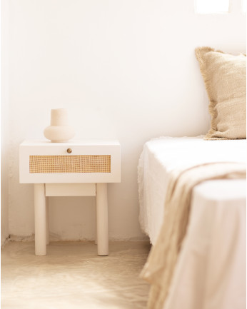 Table de chevet en bois massif et raphia avec un tiroir blanc 40x45cm