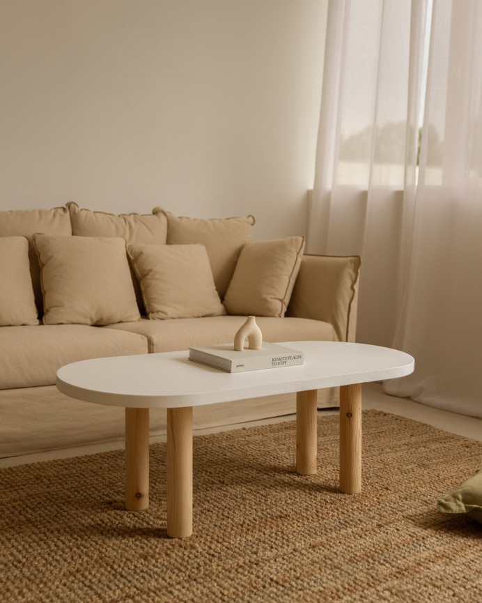 Table basse ovale en bois massif avec plateau en teinte blanche et pieds en teinte naturelle de 40x120cm.