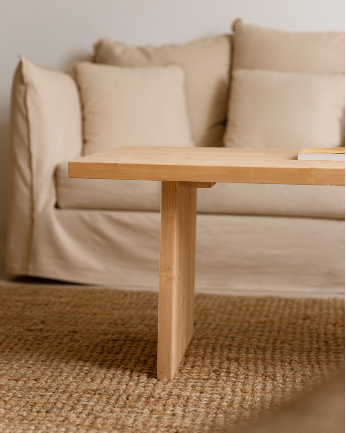 Table basse en bois massif en teinte chêne moyen de 47x60cm.