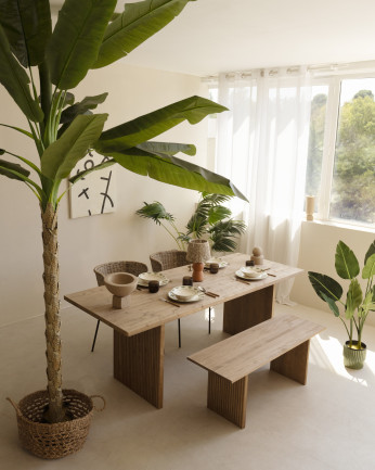 Table de salle à manger en bois massif dans le ton du bois chêne foncé de différentes tailles