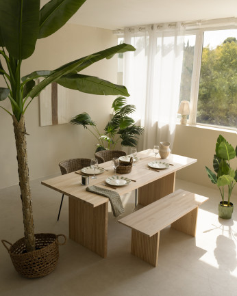 Table de salle à manger en bois massif dans le ton du bois chêne moyen de différentes tailles