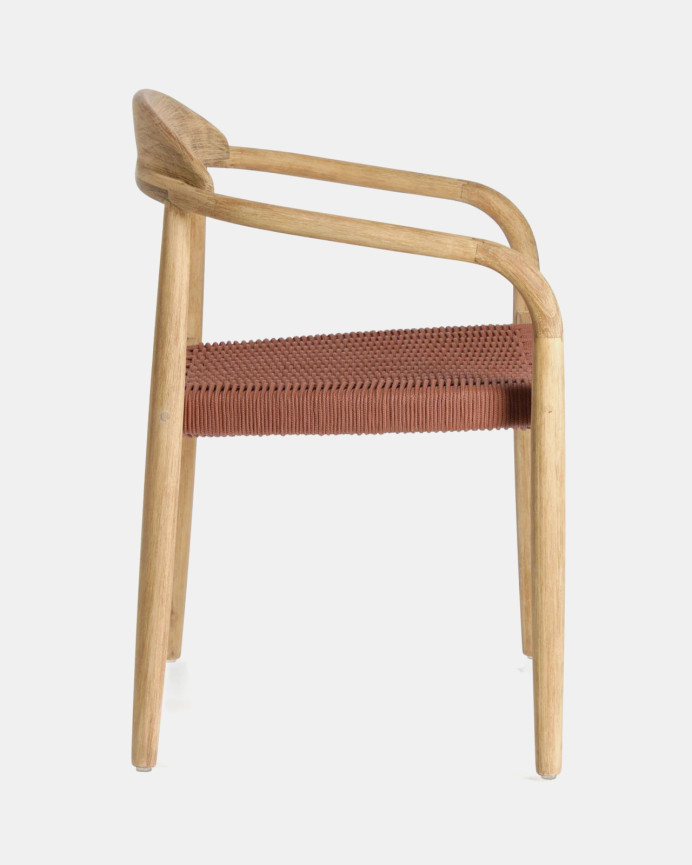 Chaises avec structure en bois d'eucalyptus et assise en corde rouge 77x50cm