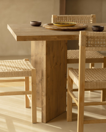 Table de salle à manger en bois massif en ton chêne foncé de différentes tailles