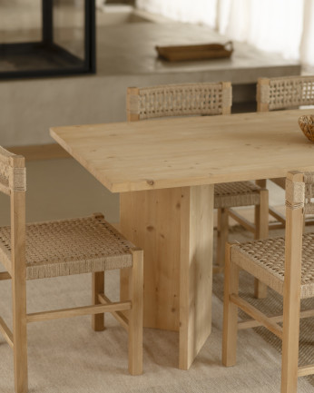 Table de salle à manger en bois massif en ton chêne moyen de différentes tailles