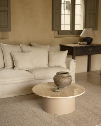 Table basse ronde en marbre travertin avec pieds en microciment teinte beige disponible en différentes dimensions