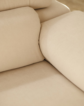 Canapé beige de différentes tailles