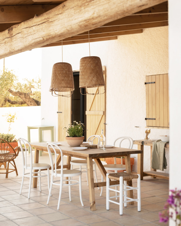 Table à manger en bois massif ton chêne foncé de différentes tailles