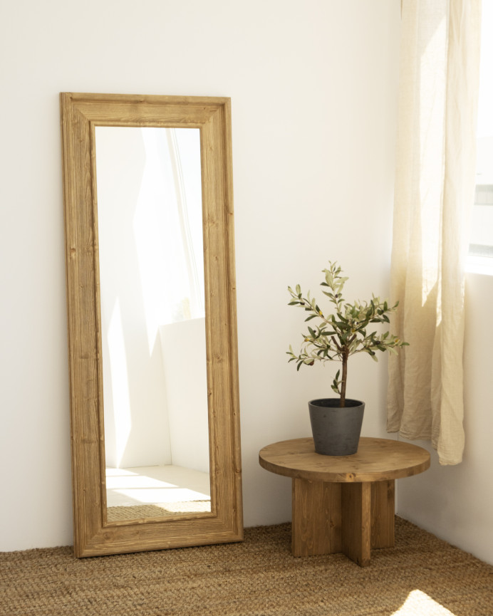 Miroir rectangulaire en bois massif ton en chêne foncé de différentes tailles.