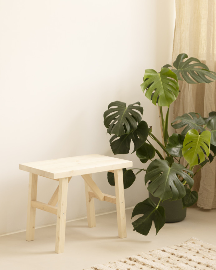 Tabouret en bois massif ton naturel 45x55cm