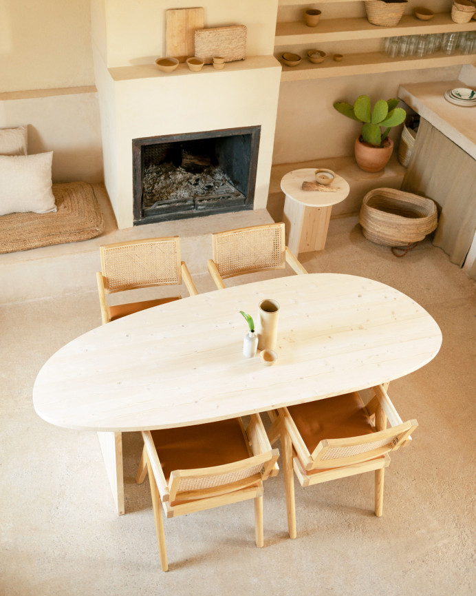 Table de salle à manger en bois massif ton naturel de différentes tailles