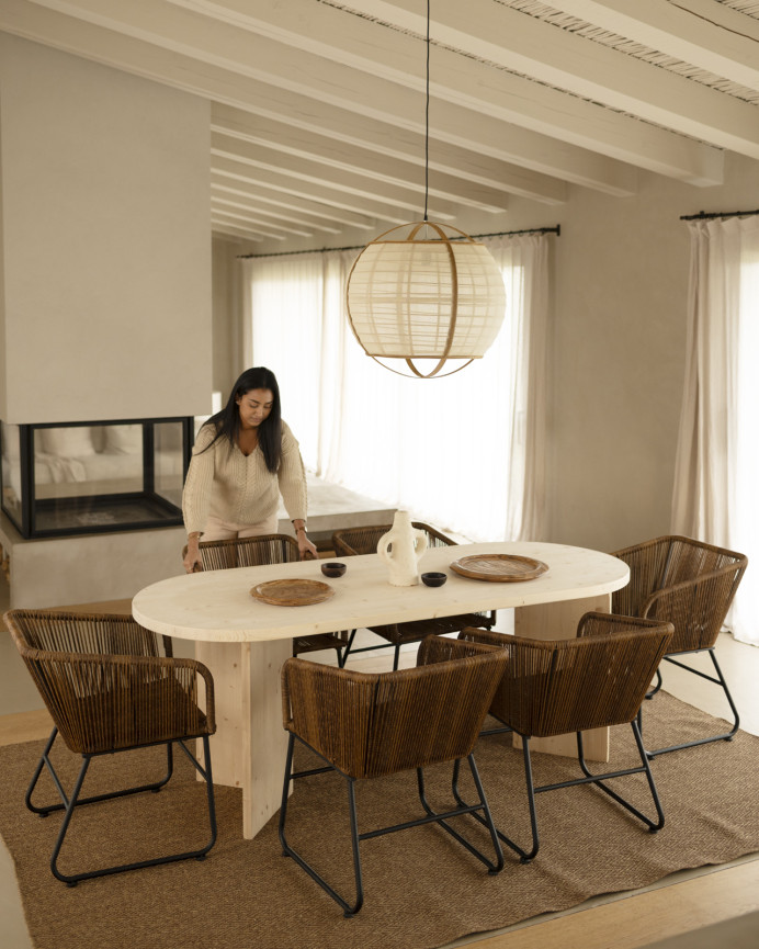 Table à manger en bois massif de ton naturel de différentes tailles