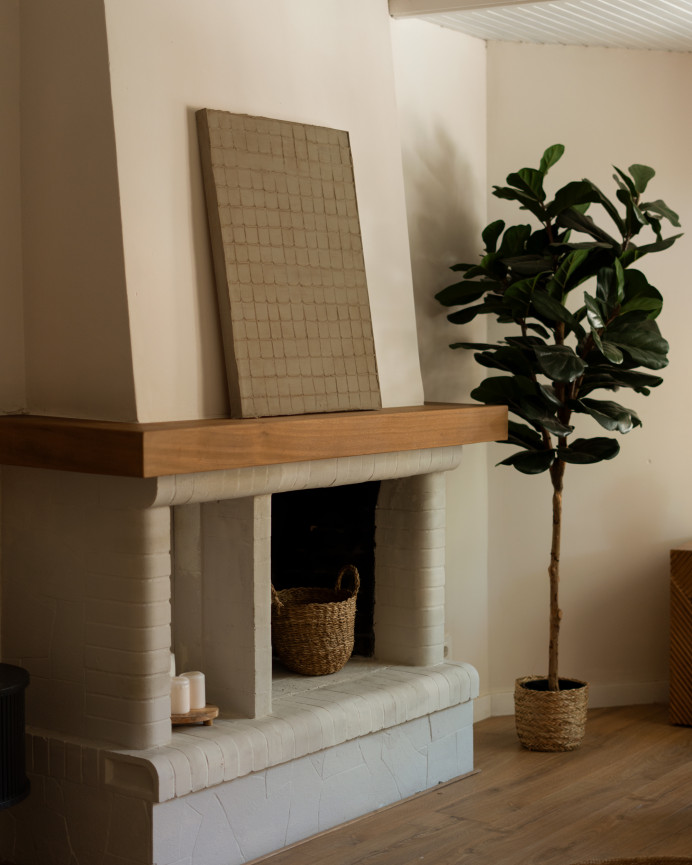 Tableau marron décoratif sur coton avec cadre en bois peint à la main à la peinture à l'huile en différentes tailles.