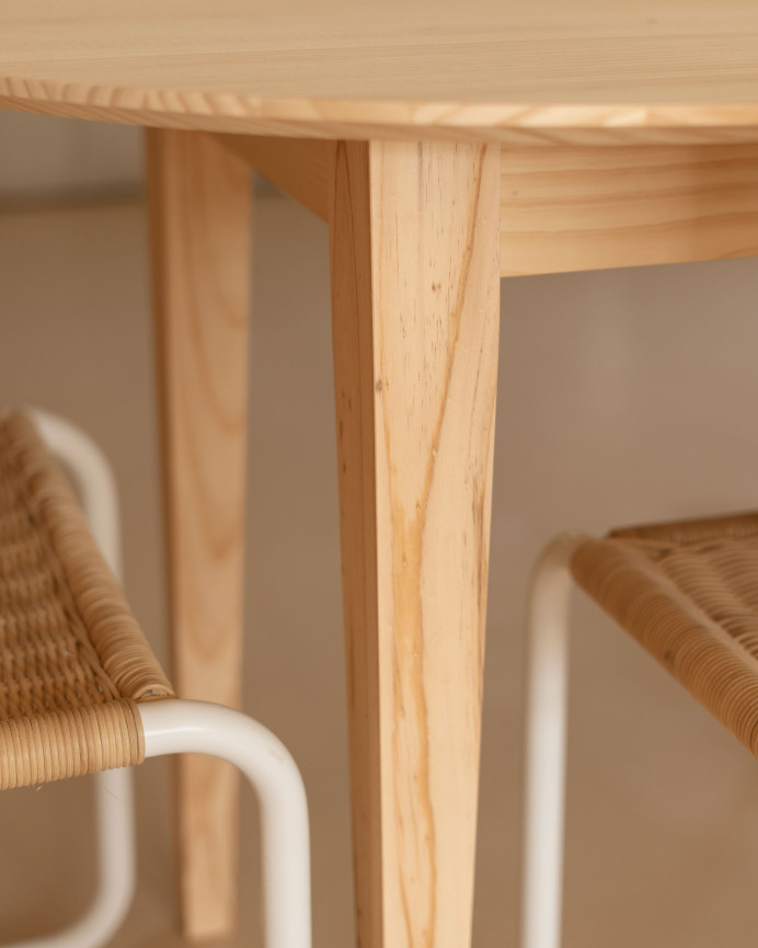 Table à manger ovale en bois massif ton naturel de différentes tailles